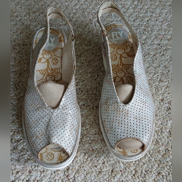 Fly London Yazu cool pearl Silver Perforated Leather Wedge size 9.5 - Picture 2 of 14